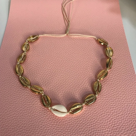 Gold shell necklace set - Picture 7 of 7